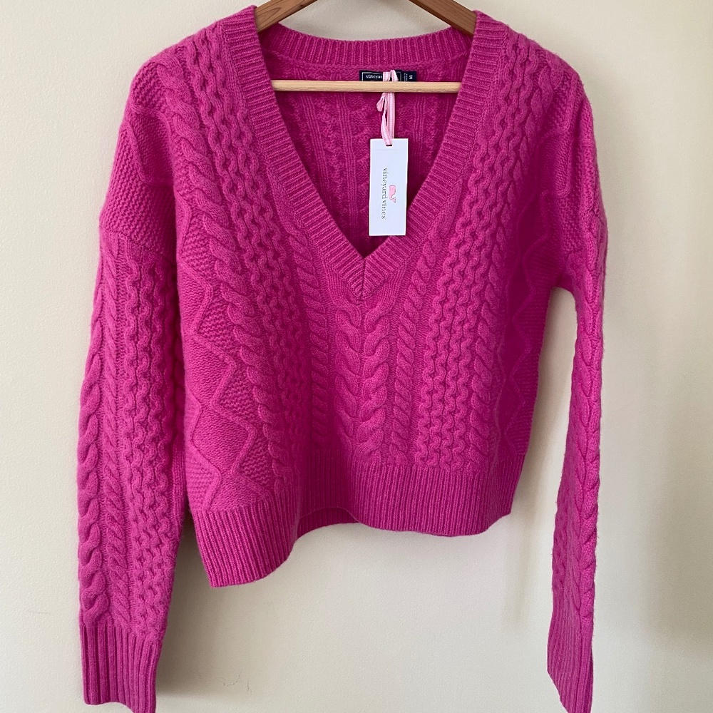 Vineyard Vines Cropped Cable V-Neck Fisherman Sweater in Dahlia Pink Size Medium - Picture 2 of 11